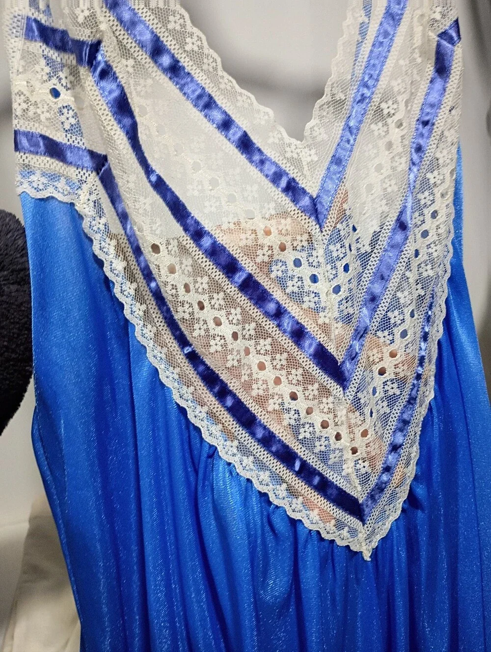 Vintage Electric Blue Lace Silky Night Gown - Picture 2 of 8